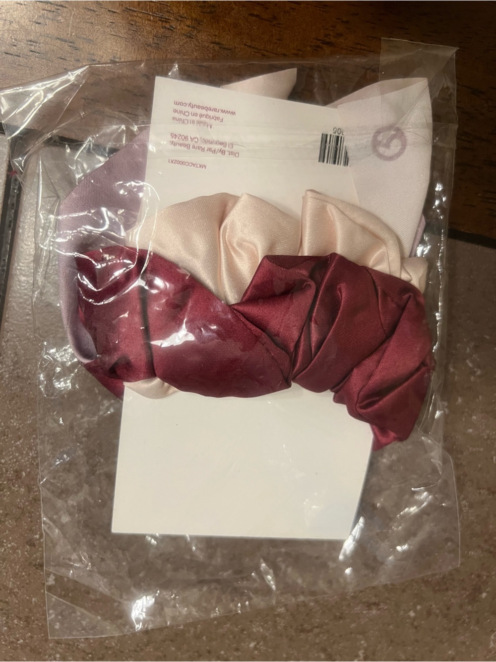 Rare Beauty Satin Scrunchie Duo in burgundy& Pale champagne limited edition NEW - Picture 3 of 4